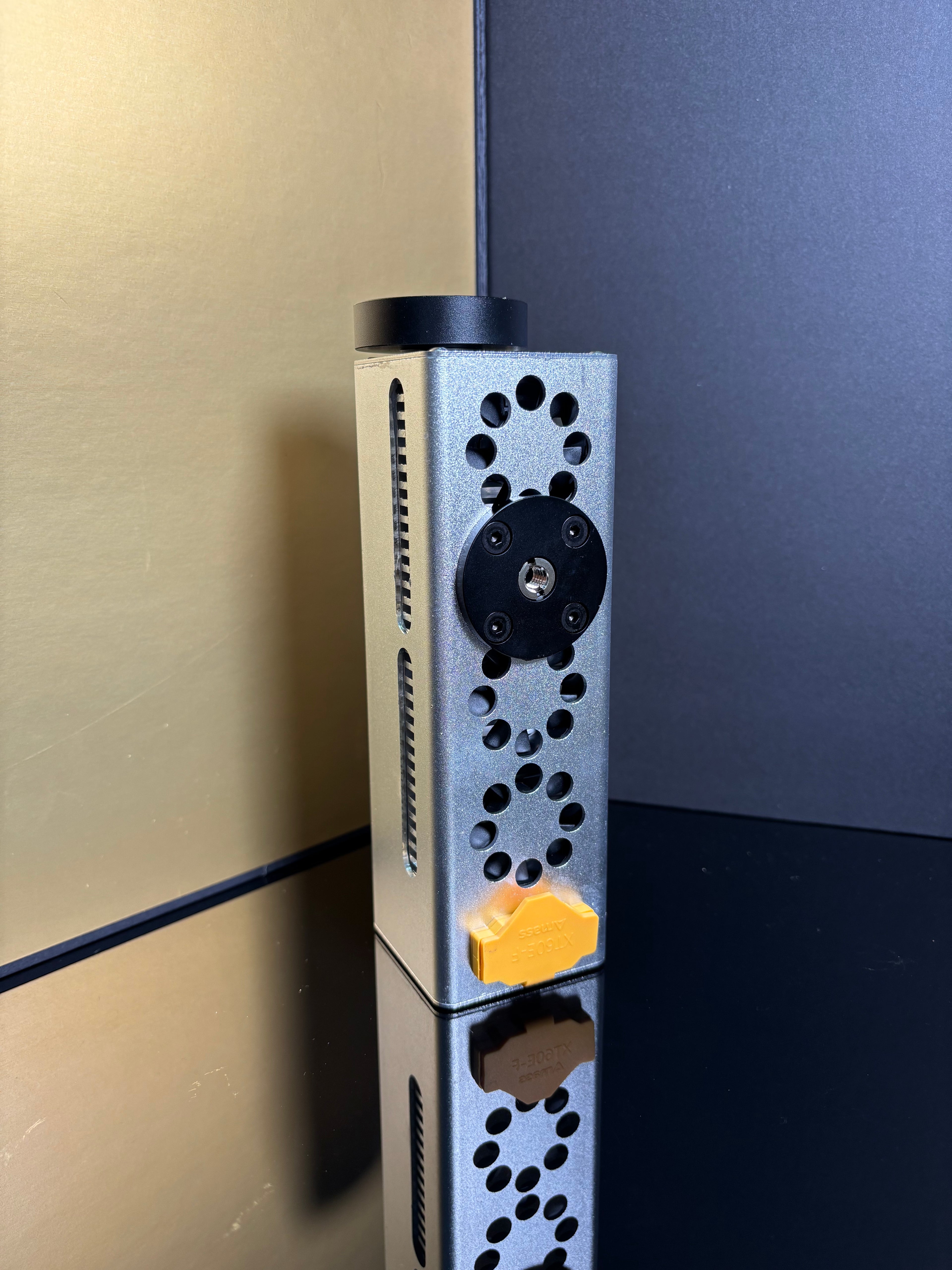 YZ260-DIY Laser Cannon. 260W (Battery DC 33.6V 5Ah; Wavelength 915). Range 30-50 meters. Battery life 5 years, with fast charging.