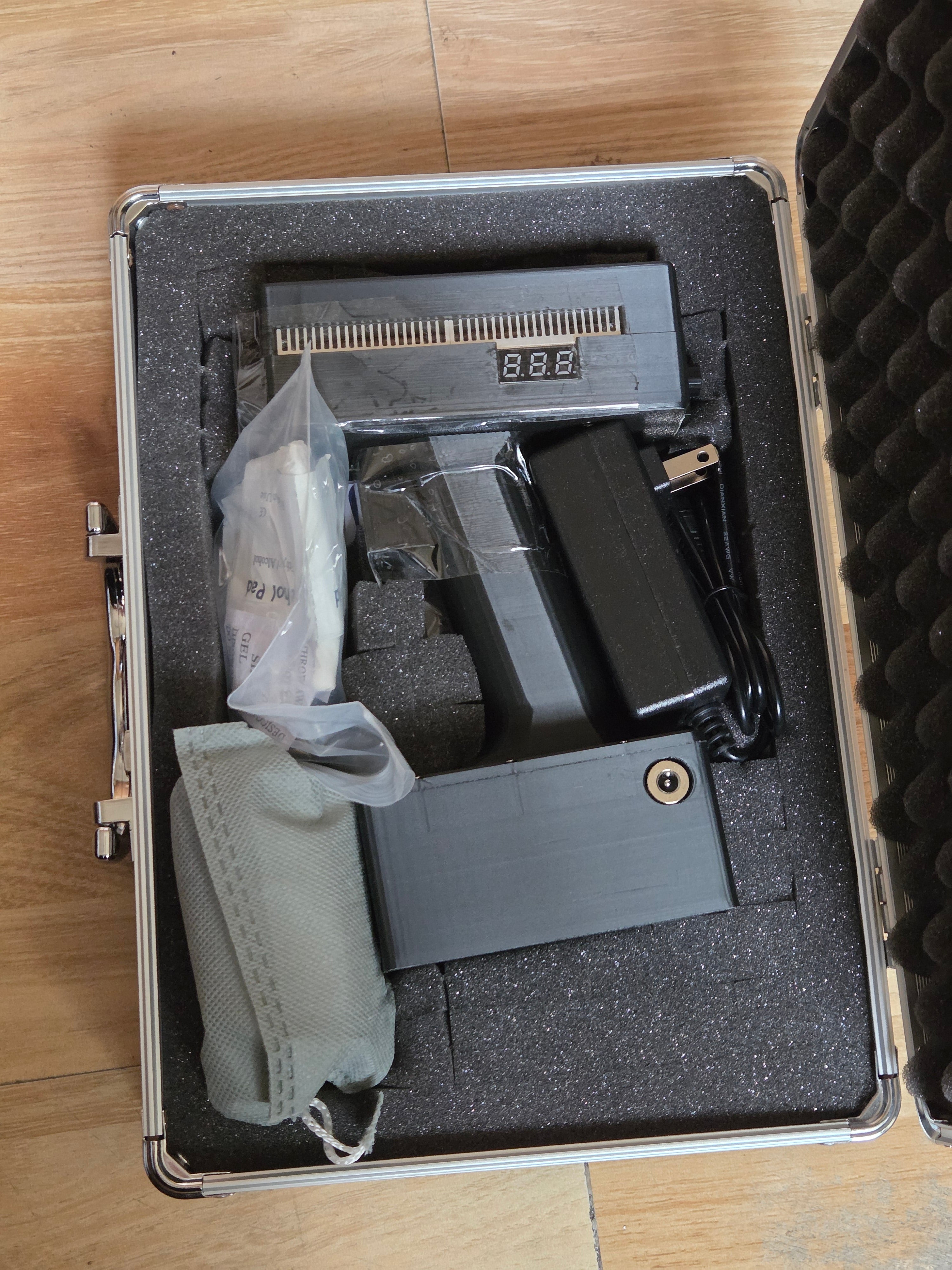 KX260-DIY Laser Cannon. Handheld 260W (Battery DC 33V 5Ah; Wavelength 915). cannon lens. Range 50 m. Battery life 5 years, with fast charging.