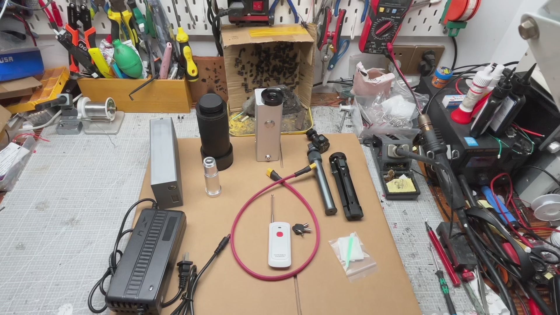 YZ260-DIY Laser Cannon. 260W (Battery DC 33.6V 5Ah; Wavelength 915). Range 30-50 meters. Battery life 5 years, with fast charging.