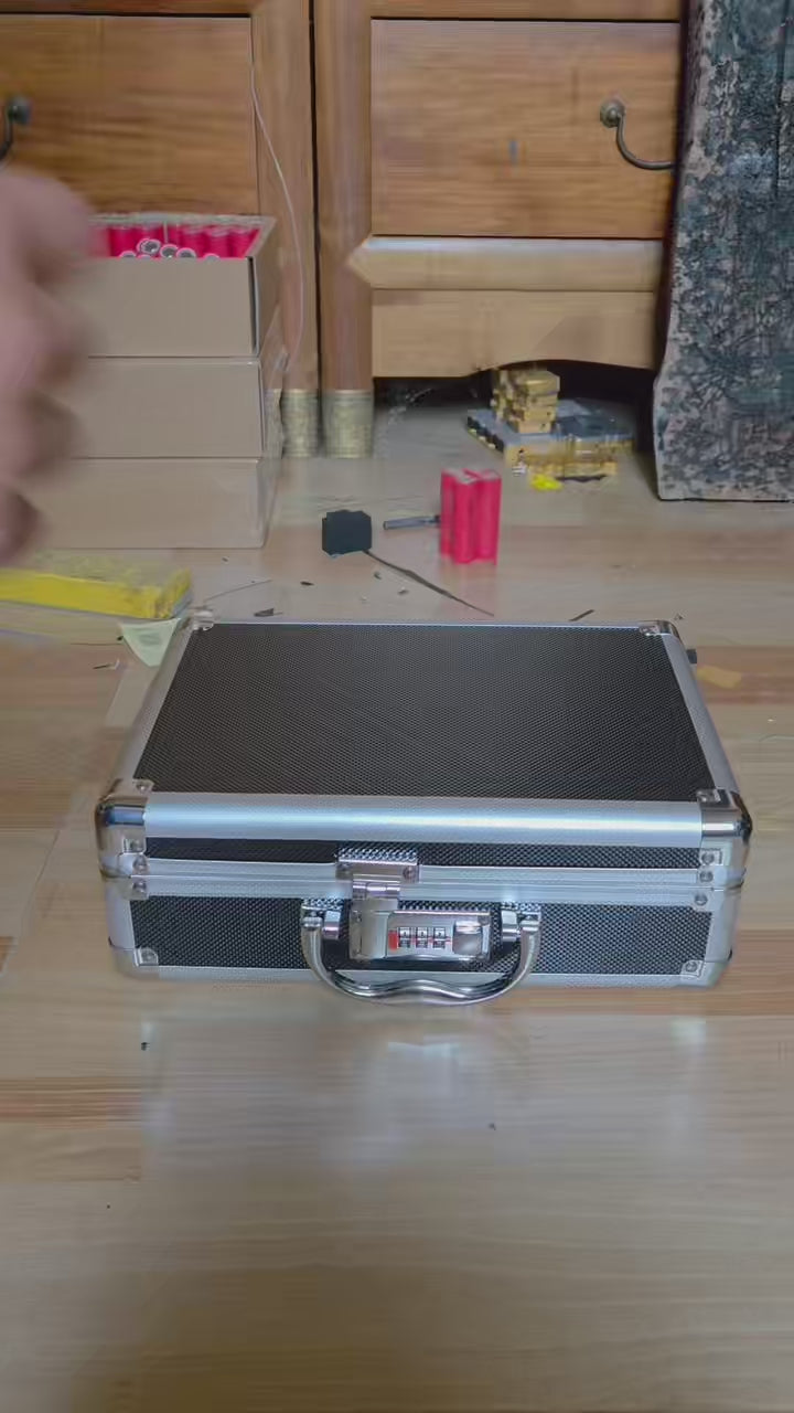 KX130-DIY Laser Cannon. Handheld 130W (Battery DC 16.8V 5Ah; Wavelength 915). *6 lens. Range 10-15 m. Battery life 5 years, with fast charging.